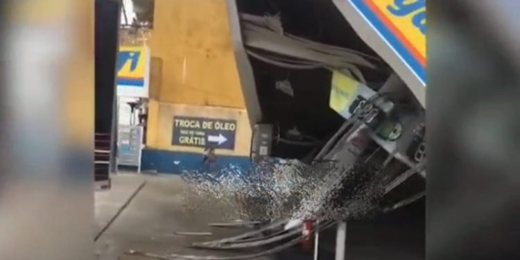 V Deo Carreta Invade Posto De Gasolina Em Manaus Expresso Am