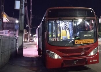 O ônibus estava indo para o sentido da Ponta Negra. Foto: Reprodução/Portal do Holanda