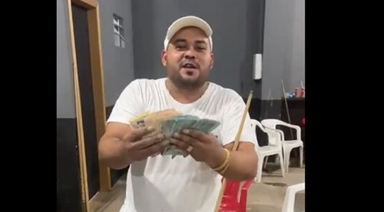 MidiaNews  Vídeo mostra dono de bar ostentando R$ 20 mil ganho na