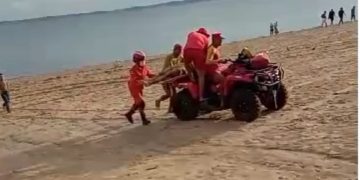 ídeo: Brincadeira entre amigos na Ponta Negra termina em tragédia; dois morreram afogados