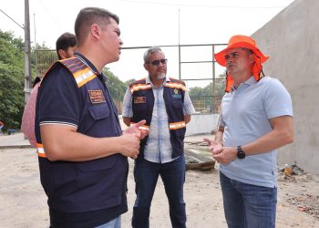 A primeira visita ocorreu nas obras de reforma e ampliação do campo do núcleo 16, Cidade Nova. Foto: Divulgação